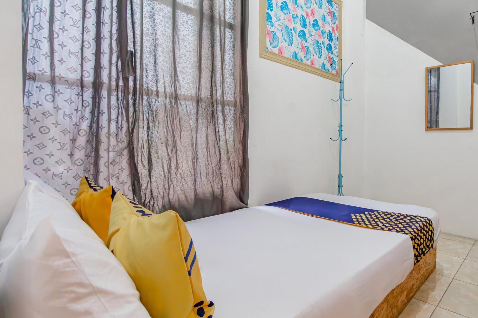 Oyo Life 94040 Agung Home Stay سورابايا المظهر الخارجي الصورة